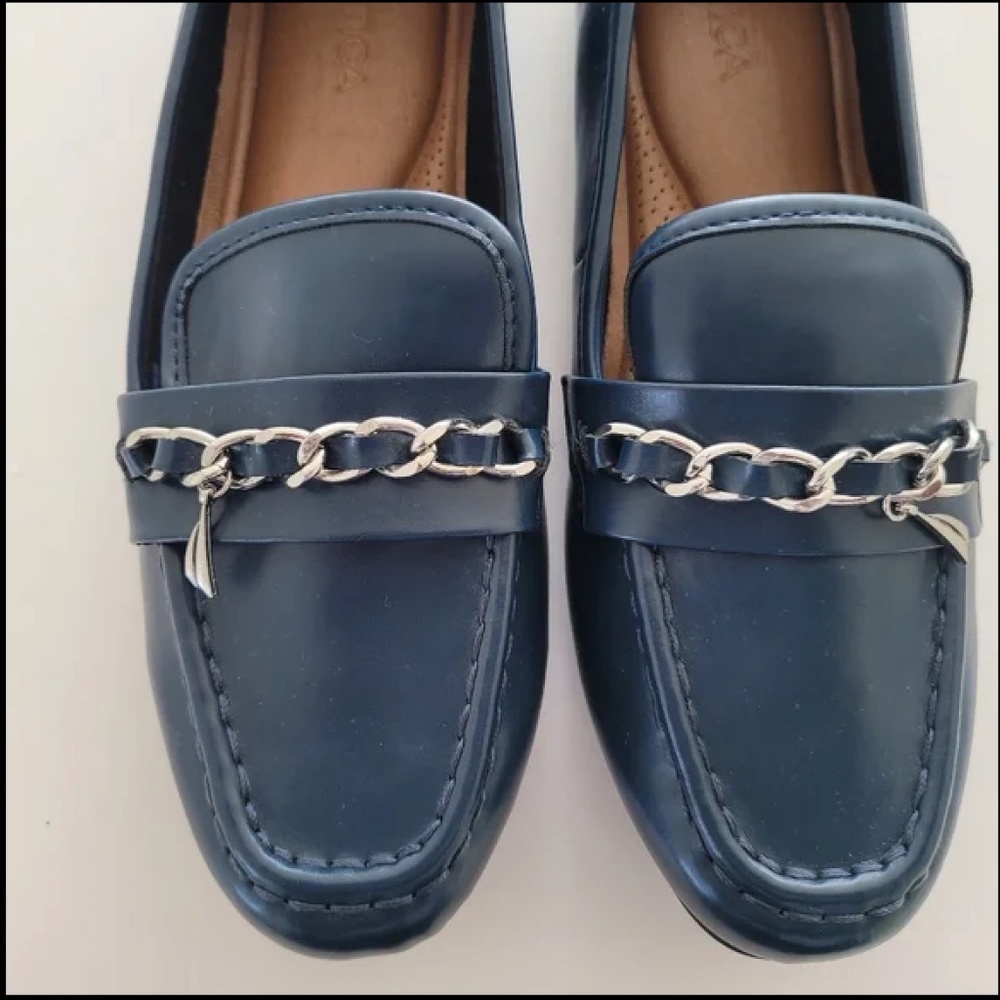 Nautica Lunara Ladies Loafer Size 8 in Blue
